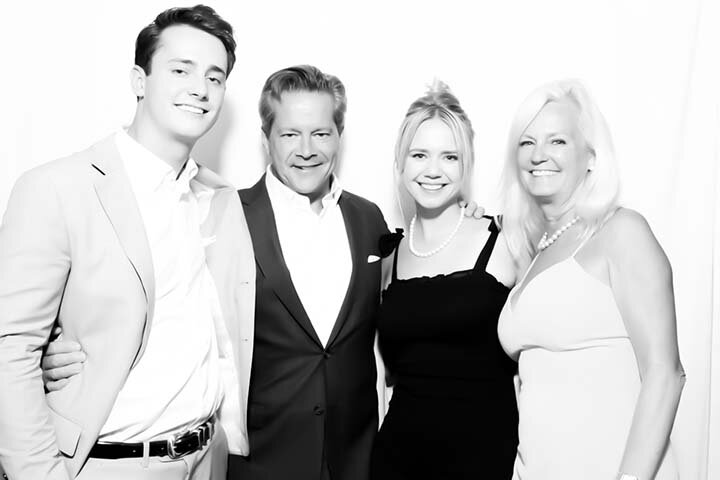 Black & White Kardashian Filter Photo Booth