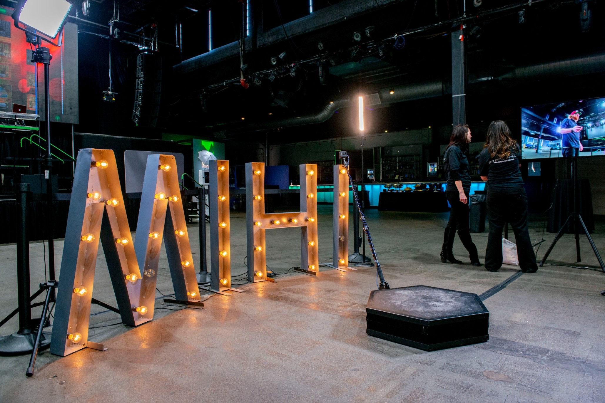 The 360-booth with MiHi background