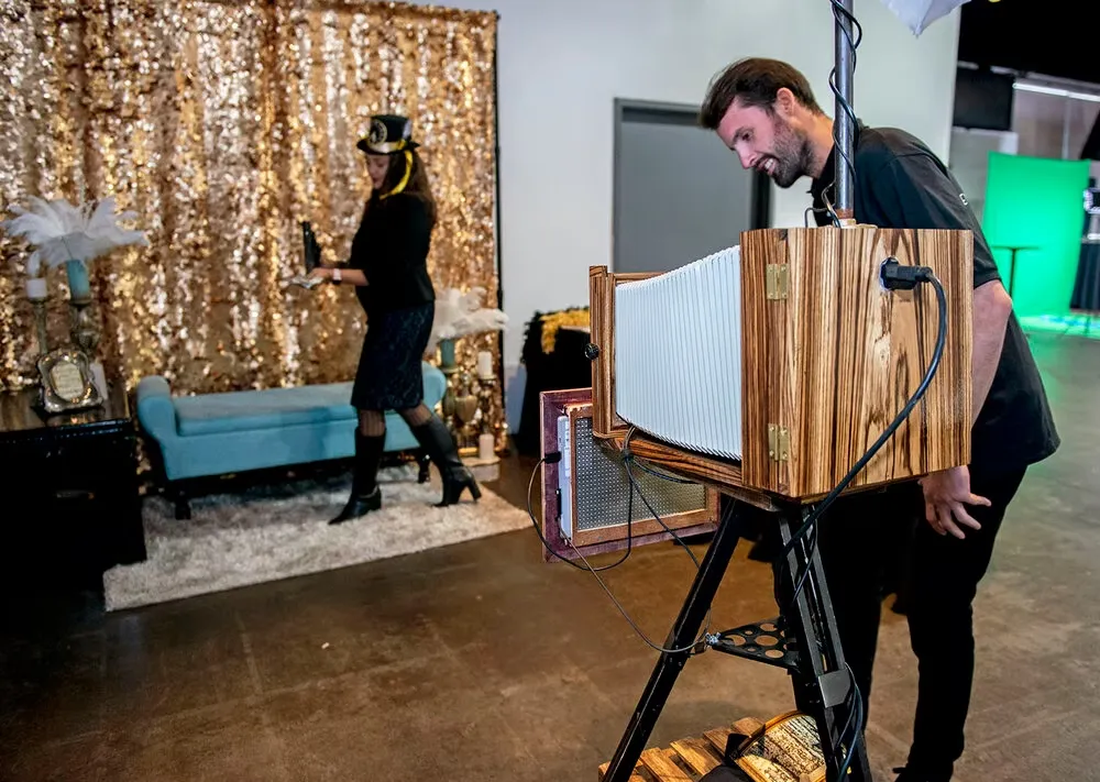 Great Gatsby themed photo booth set for 1920s events