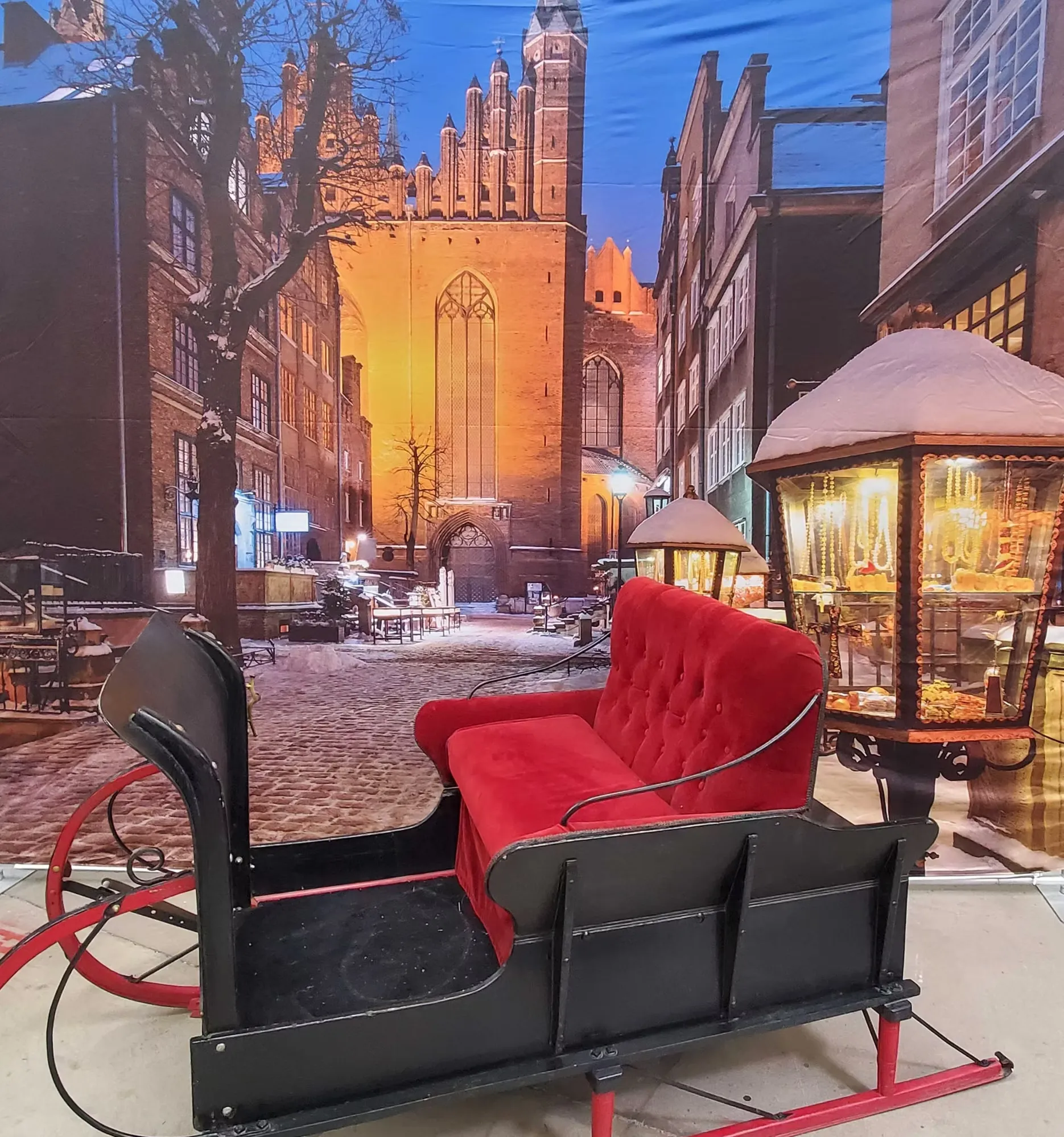 Winter-themed sleigh photo booth with complete festive decor package for memorable holiday photos